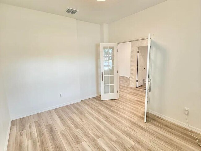 Building Photo - 14 Ethan Allen Dr