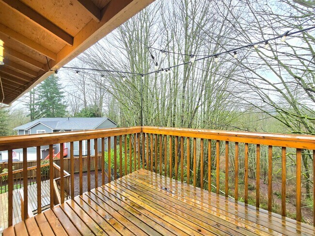 Building Photo - Spacious Home in Lake Stevens Available Now!  Pet Friendly