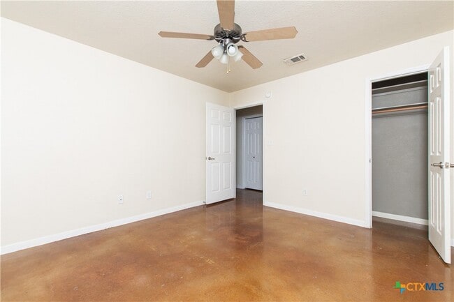 Building Photo - 211 W Arlo Rd