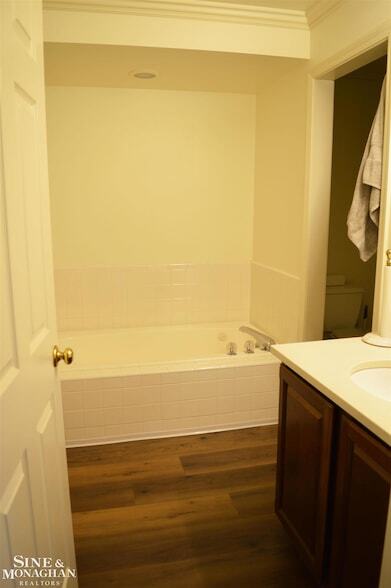 Building Photo - 744 Trombley Rd