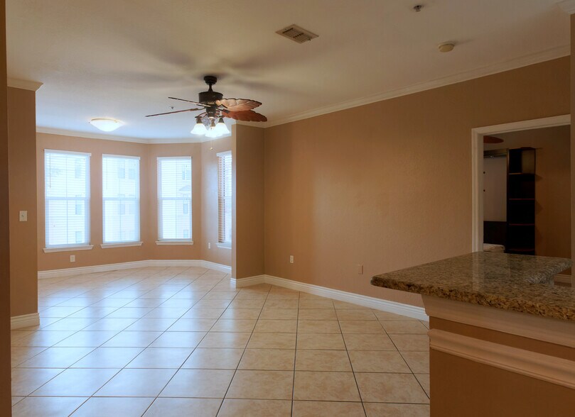 Building Photo - 2732 Via Murano #523