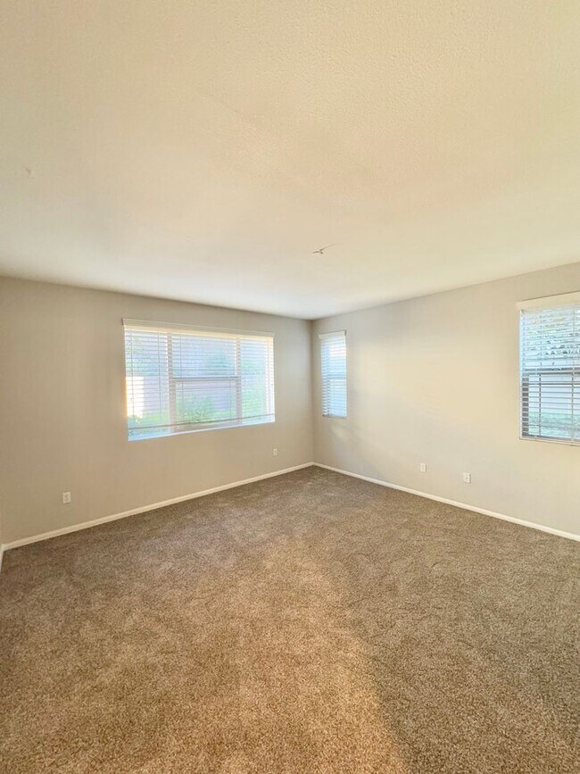Building Photo - 12336 Hollyhock Dr