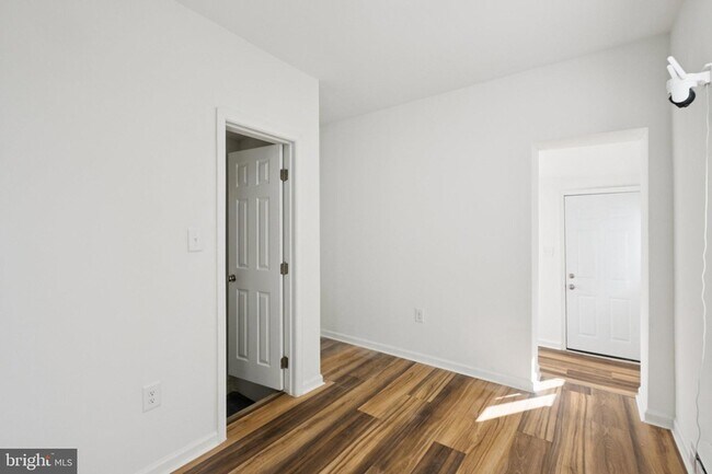 Building Photo - 4447 N 19th St