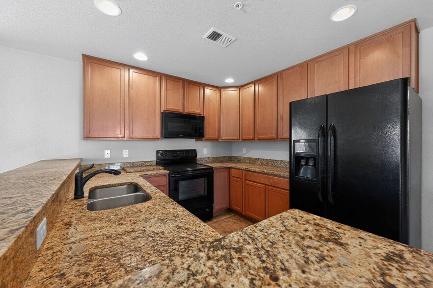 Building Photo - 4955 Hahns Peak Dr