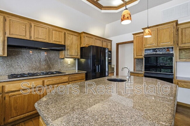 Building Photo - 618 Banister Ln