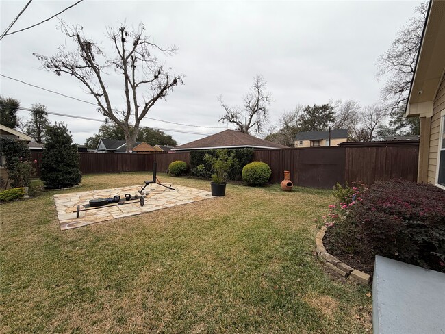 Building Photo - 8234 Bonner Dr