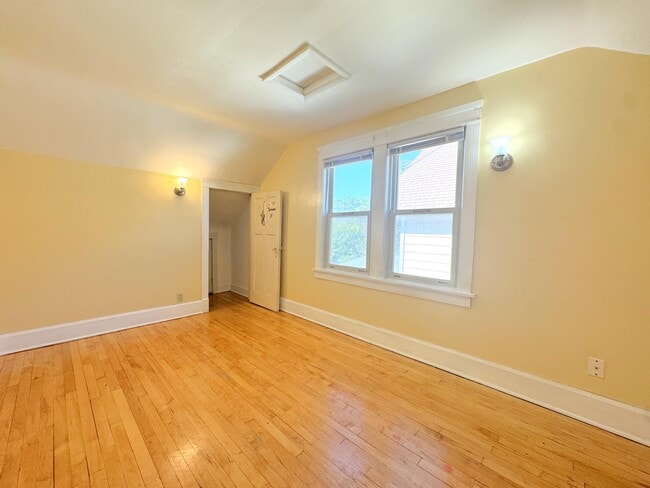 Building Photo - 1838 Holmes Ave