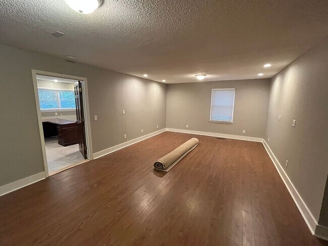 Building Photo - 509 Castlewood Trail