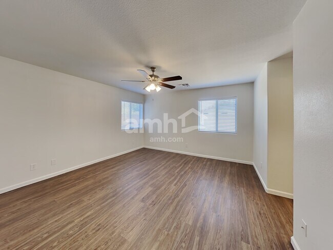 Building Photo - 13158 W Clarendon Ave
