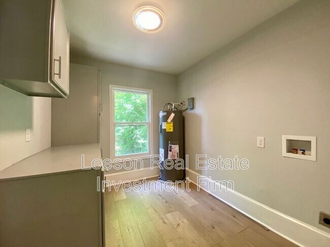 Building Photo - 2401 Darien St