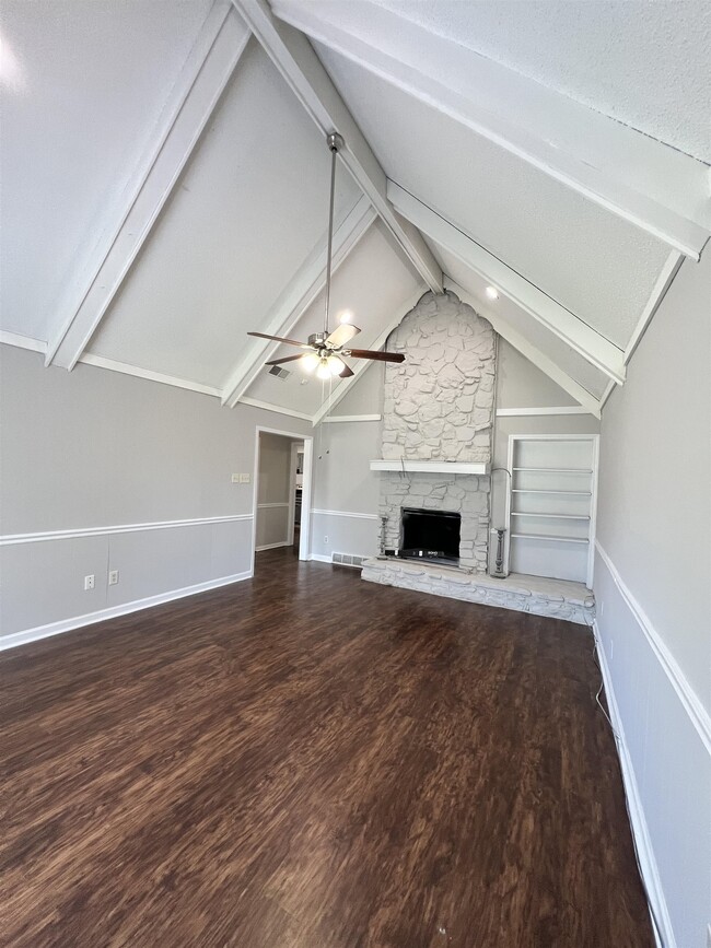 Building Photo - 6342 Midsummer Way
