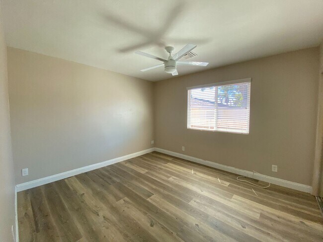 Building Photo - 7BD/4BA, Two Kitchens!