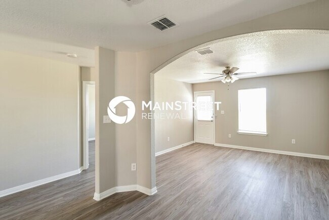 Building Photo - 3 Bedroom Pet-Friendly Home in San Antonio, TX with Main Street Renewal