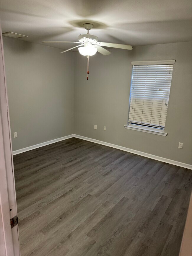 Building Photo - 1589 Quazar Rd