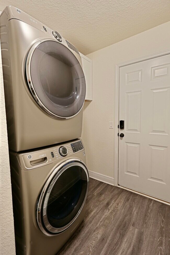 Building Photo - 6114 Redberry Dr