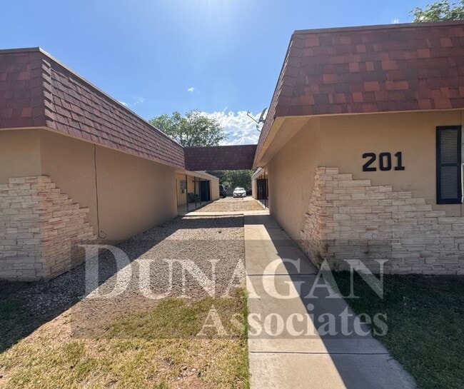 Primary Photo - 2 bedroom 1 bath apartment