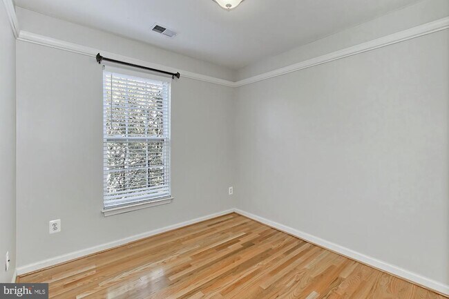 Building Photo - 5054 Grimm Dr