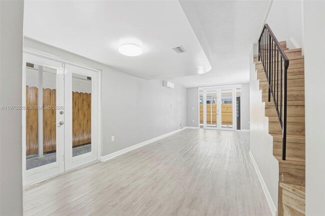 Building Photo - 1096 W 42nd Pl