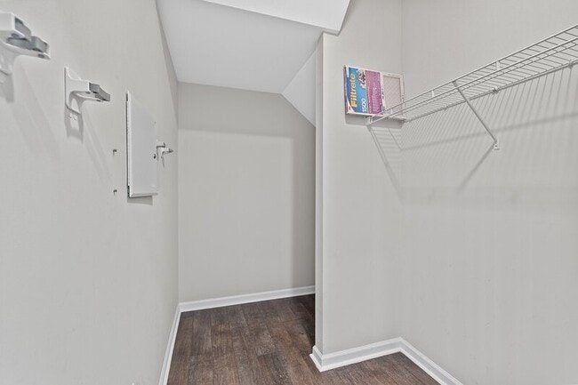 Building Photo - 460 Young Landing Ct