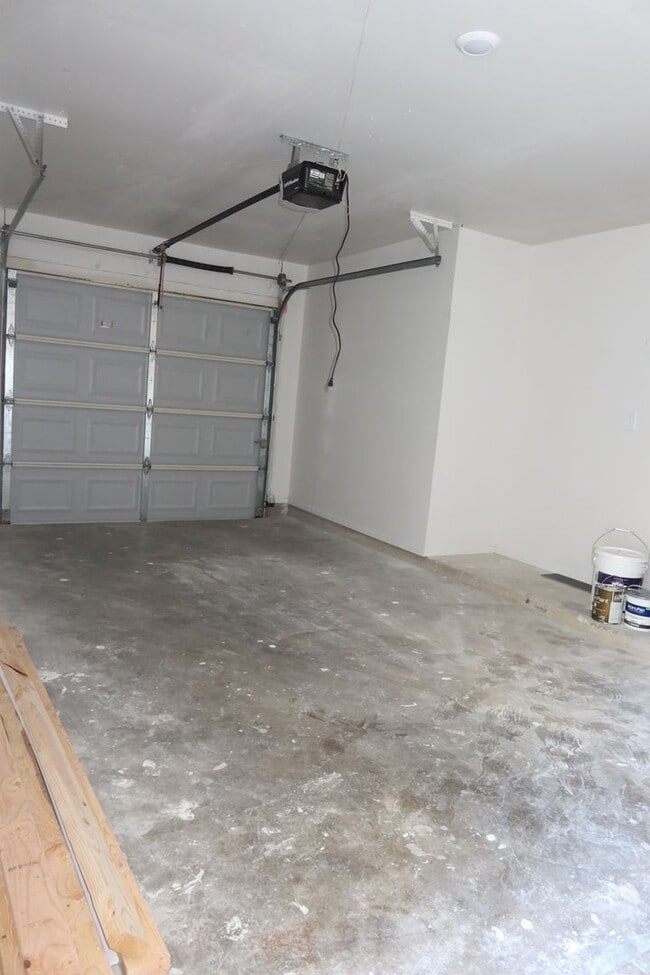 Building Photo - Aberdeen Duplex - 2Bd/2Ba - Remodeled - W/D - Fireplace - Garage - Fenced Patio - $1600