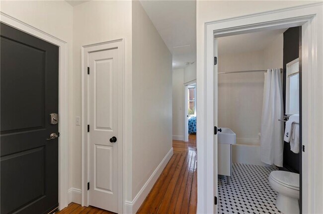 Building Photo - 15 W Narragansett Ave