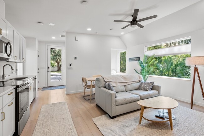 Building Photo - 793 Chapin St