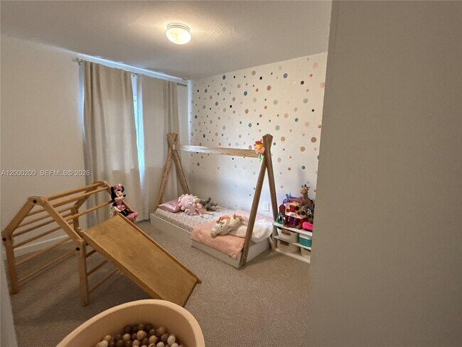 Building Photo - 412 NW 12th Pl