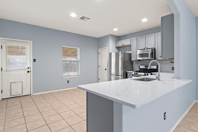 Building Photo - 11820 Dunfries Ln