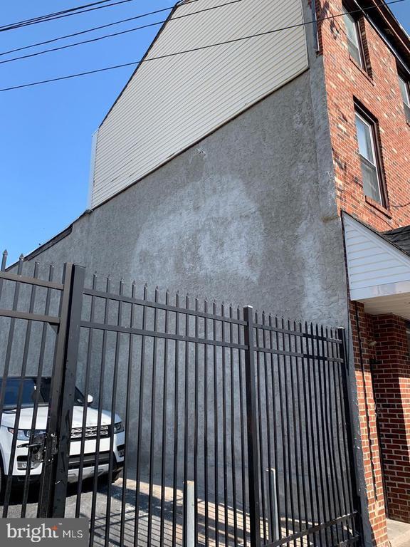 Building Photo - 107 N 6th St