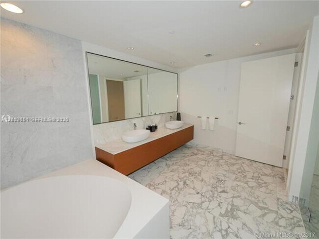Building Photo - 10201 Collins Ave