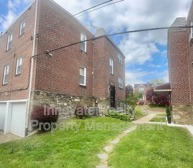 Building Photo - 910 E Sharpnack St