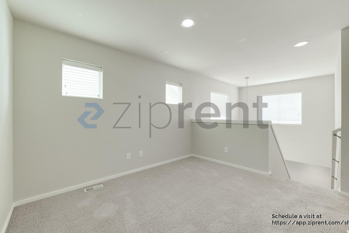 Building Photo - 1715 43rd St NE