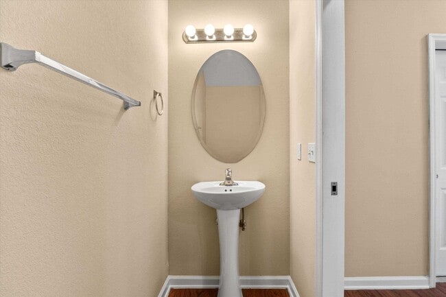 Building Photo - 1320 Hendrix Rd