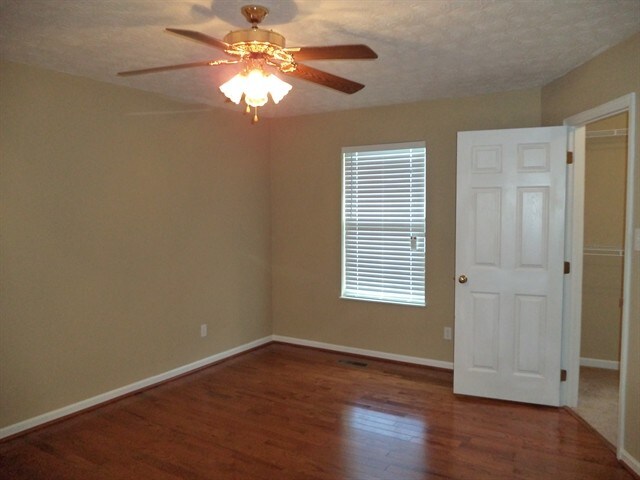 Building Photo - 5942 Katrina Ln
