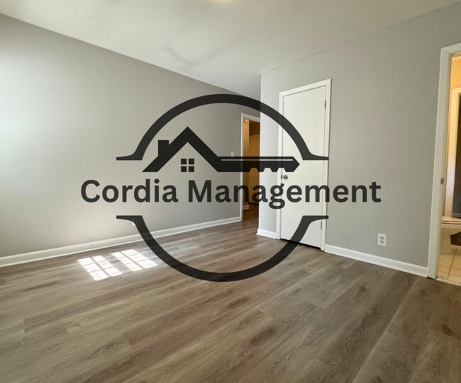 Building Photo - 3 Bedroom Home in Decatur on Malibu with B...