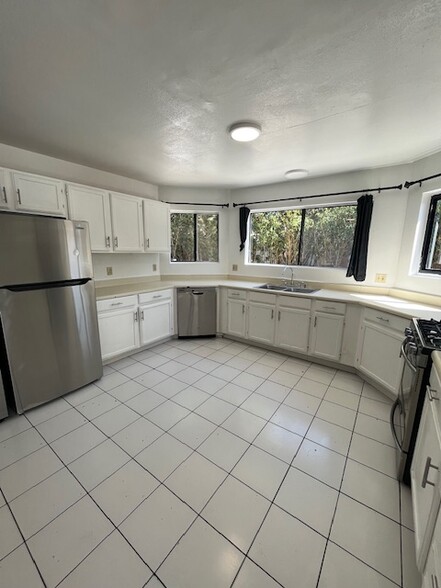 Building Photo - 6555 Segovia Rd