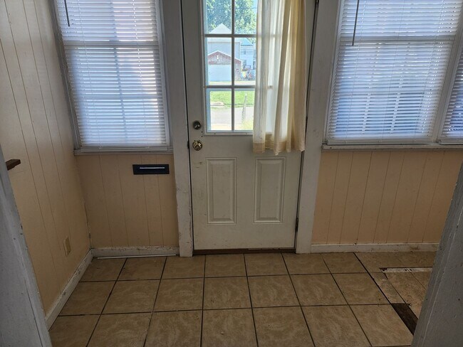 Building Photo - 3 Bedroom House