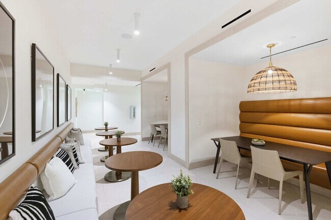 Building Photo - 225 N Miami Ave