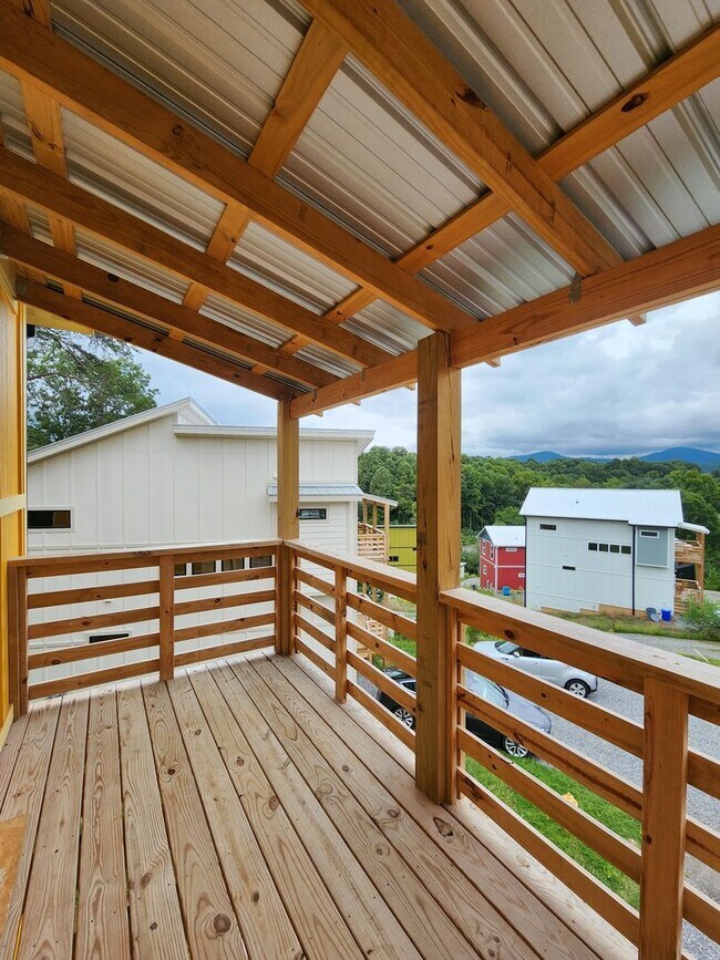 Building Photo - Swannanoa Rental