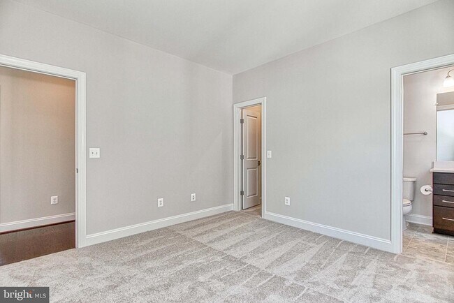 Building Photo - 3100 Greenway Blvd