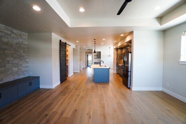 Building Photo - 3045 S Honeycomb Way