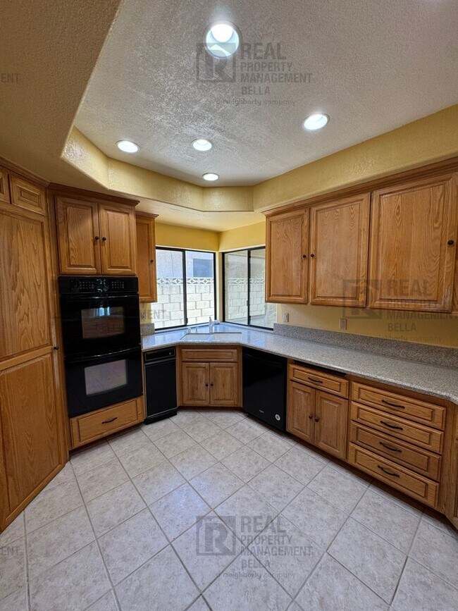 Building Photo - Waterfront Living in Canyon Lake!