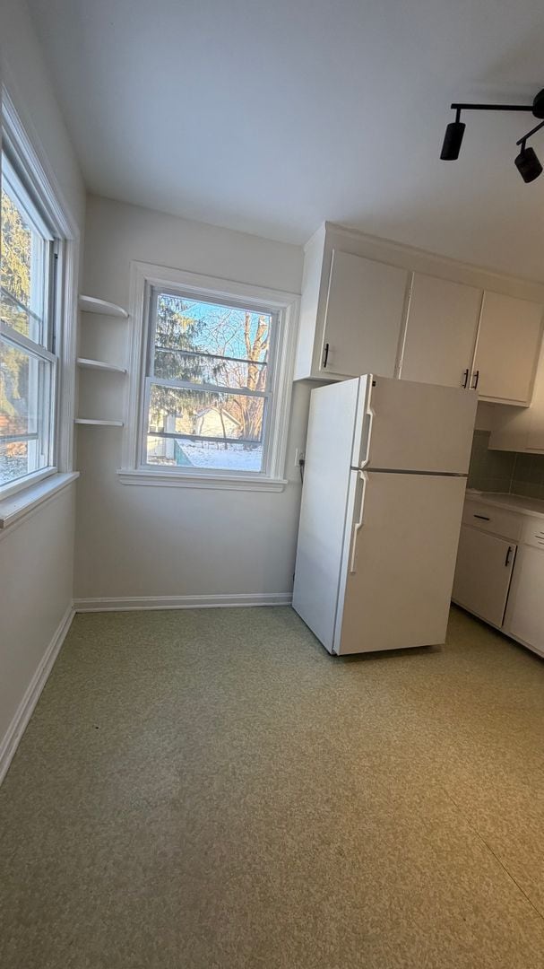 Building Photo - 3 bd 1.5 bath downtown Willoughby