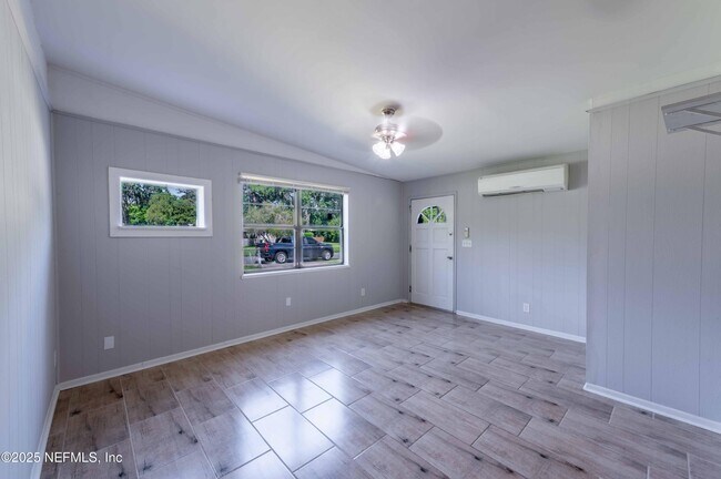 Building Photo - 777 La Marche Dr