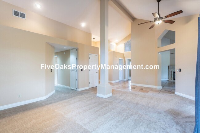 Building Photo - 103 Surbaugh Square