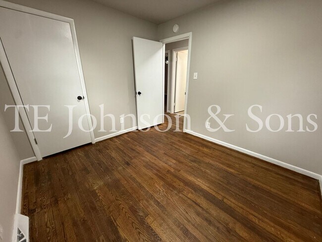Building Photo - Charming 2 Bedroom Home with Hardwood Floors & Central A/C in Winston-Salem