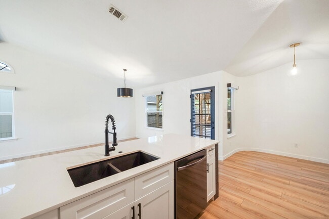 Building Photo - 4707 Alta Loma Dr