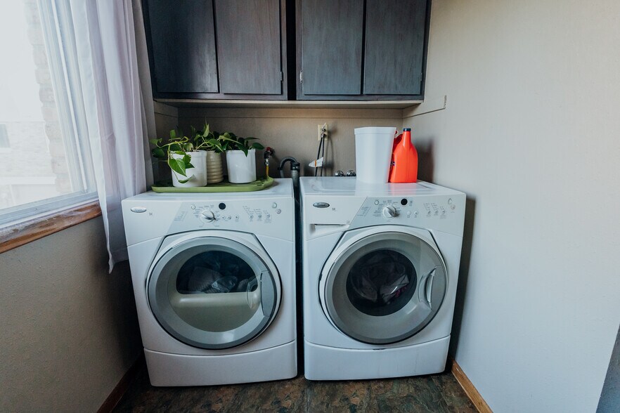 Building Photo - 2042 Louisiana Ave S