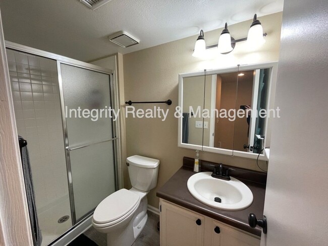 Building Photo - 475 E Chiswick Cir