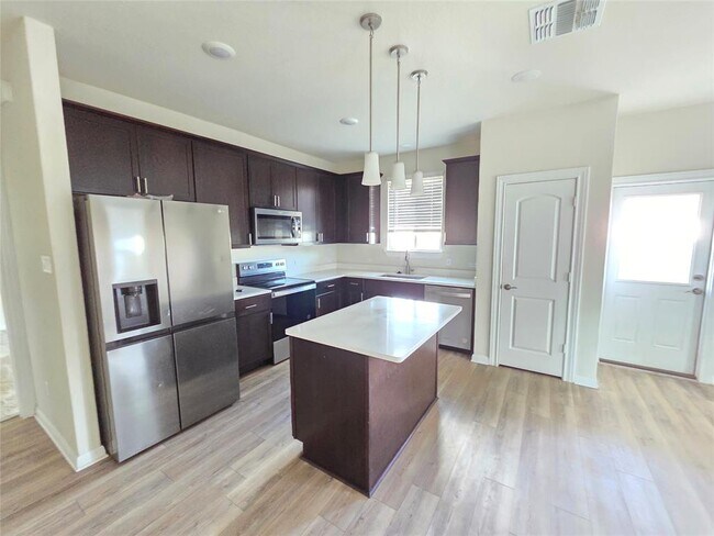 Building Photo - 604 Red Knot Ave